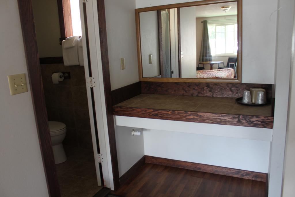 Motel 101 Gold Beach Bagian luar foto